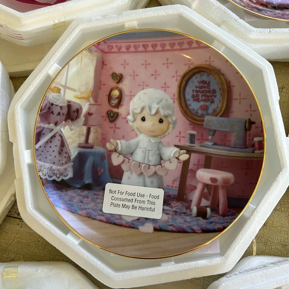 7 plates from Hamilton's Classic Collection,  Precious Moments. - Picture 8 of 15